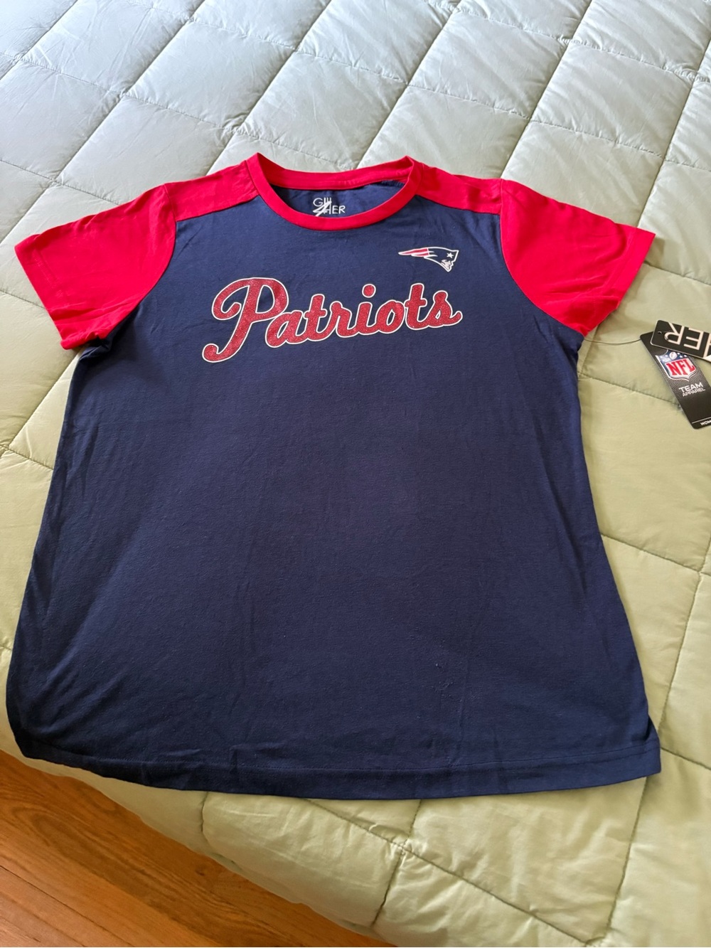 Patriots Navy & Red Woman’s Graphic Tee
Size Large, PTP 21 - Picture 2 of 6